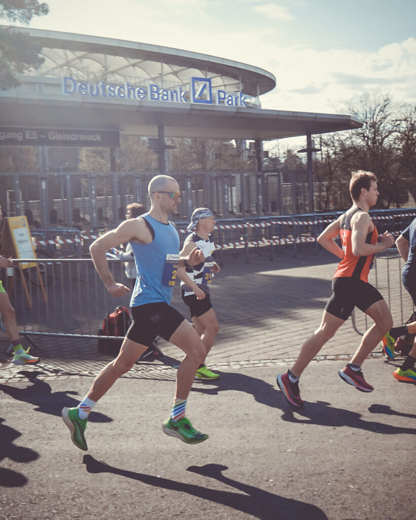 Auf der Laufstrecke des Frankfurter Halbmarathon