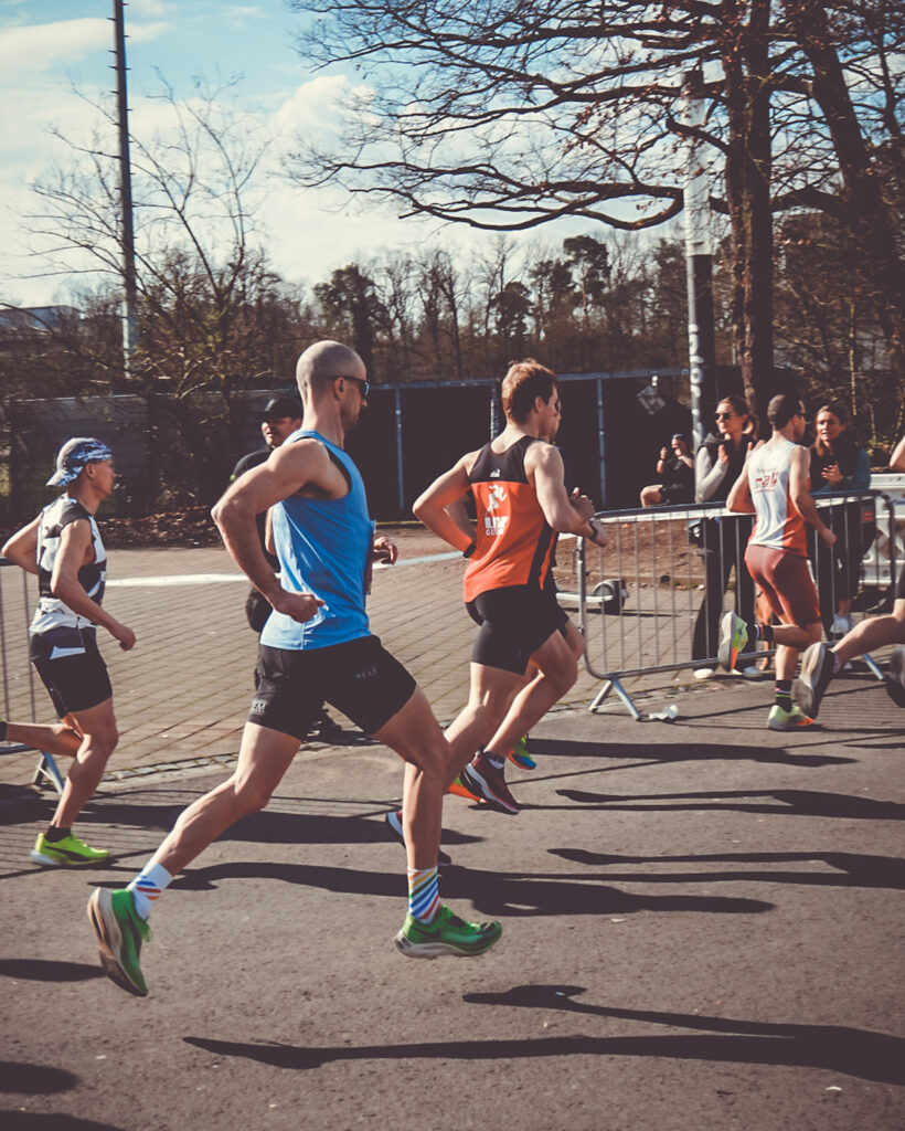 Auf der Laufstrecke des Frankfurter Halbmarathon